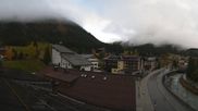 Archiviertes Webcam Bild: Lech am Arlberg: Blick von Sport Strolz am 28.10.2026 um 16:00 Uhr