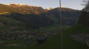 Archiviertes Webcam Bild: Mayrhofen im Zillertal: Panoramablick am 17.04.2026 um 07:31 Uhr