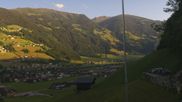 Archiviertes Webcam Bild: Mayrhofen im Zillertal: Panoramablick am 28.05.2026 um 07:35 Uhr
