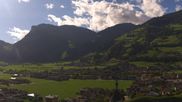 Archiviertes Webcam Bild: Mayrhofen im Zillertal: Panoramablick am 12.10.2026 um 14:35 Uhr