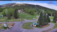 Archiviertes Webcam Bild: Blick auf die Talstation des Mont Sainte Anne am 27.05.2026 um 16:09 Uhr