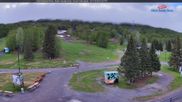 Archiviertes Webcam Bild: Blick auf die Talstation des Mont Sainte Anne am 28.05.2026 um 00:09 Uhr