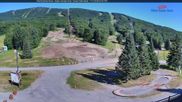 Archiviertes Webcam Bild: Blick auf die Talstation des Mont Sainte Anne am 12.07.2026 um 14:44 Uhr
