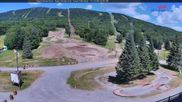 Archiviertes Webcam Bild: Blick auf die Talstation des Mont Sainte Anne am 12.07.2026 um 16:39 Uhr