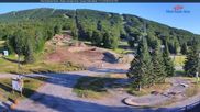 Archiviertes Webcam Bild: Blick auf die Talstation des Mont Sainte Anne am 12.07.2026 um 12:44 Uhr