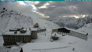 Archived webcam image showing Albergo Quarto Pirovano, Passo Stelvio on 12 May 2026 at 07:57