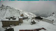 Archived webcam image showing Albergo Quarto Pirovano, Passo Stelvio on 12 May 2026 at 12:57