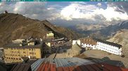 Archived webcam image showing Albergo Quarto Pirovano, Passo Stelvio on 3 Aug 2026 at 18:10