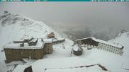 Archived webcam image showing Albergo Quarto Pirovano, Passo Stelvio on 29 Mar 2026 at 07:08