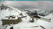 Archived webcam image showing Albergo Quarto Pirovano, Passo Stelvio on 29 Mar 2026 at 14:08
