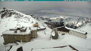 Archived webcam image showing Albergo Quarto Pirovano, Passo Stelvio on 29 Mar 2026 at 16:08