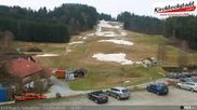 Archiviertes Webcam Bild: Blick auf die Abfahrt im Schidorf Kirchbach, Waldviertel am 12.04.2026 um 12:10 Uhr