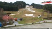 Archiviertes Webcam Bild: Blick auf die Abfahrt im Schidorf Kirchbach, Waldviertel am 13.04.2026 um 12:50 Uhr