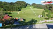 Archived webcam image showing Lift and run at the ski resort Schidorf Kirchbach on 28 May 2026 at 07:06