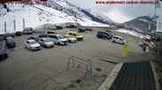 Archiviertes Webcam Bild: Andermatt: Parkplatz Gemsstockbahn am 12.04.2026 um 12:46 Uhr