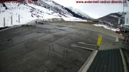 Archiviertes Webcam Bild: Andermatt: Parkplatz Gemsstockbahn am 13.04.2026 um 07:36 Uhr