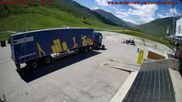 Archiviertes Webcam Bild: Andermatt: Parkplatz Gemsstockbahn am 28.05.2026 um 12:49 Uhr