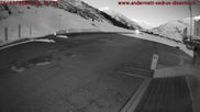 Archiviertes Webcam Bild: Andermatt: Parkplatz Gemsstockbahn am 26 Feb 2026 um 06:56 Uhr