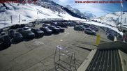 Archiviertes Webcam Bild: Andermatt: Parkplatz Gemsstockbahn am 26 Feb 2026 um 14:56 Uhr