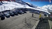 Archiviertes Webcam Bild: Andermatt: Parkplatz Gemsstockbahn am 26 Feb 2026 um 12:56 Uhr