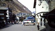 Archiviertes Webcam Bild: Zermatt Kirchplatz am 13.03.2026 um 14:44 Uhr