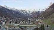 Archiviertes Webcam Bild: Zermatt: Blick über das Dorf von Spiss am 17.04.2026 um 06:01 Uhr