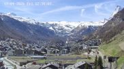 Archiviertes Webcam Bild: Zermatt: Blick über das Dorf von Spiss am 17.04.2026 um 12:01 Uhr