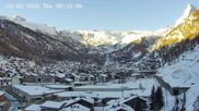 Archiviertes Webcam Bild: Zermatt: Blick über das Dorf von Spiss am 26 Feb 2026 um 08:28 Uhr