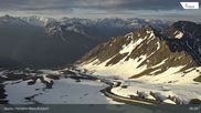 Archiviertes Webcam Bild: Davos: Parsenn Weissfluhjoch (Blick Dorftäli) am 28.05.2026 um 06:34 Uhr