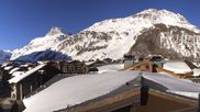 Archived webcam image showing Val d'Isère Village on 2 Apr 2026 at 08:36