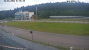Archiviertes Webcam Bild: Biathlon Arena Nové Město - Blick zum Schießstand am 26.08.2026 um 07:23 Uhr