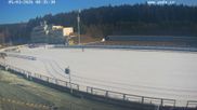 Archiviertes Webcam Bild: Biathlon Arena Nové Město - Blick zum Schießstand am 05.03.2026 um 08:04 Uhr