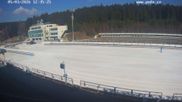Archiviertes Webcam Bild: Biathlon Arena Nové Město - Blick zum Schießstand am 05.03.2026 um 12:04 Uhr