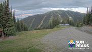 Archiviertes Webcam Bild: Sun Peaks: Sundance Sesselbahn Bergstation am 12.07.2026 um 14:19 Uhr