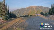 Archiviertes Webcam Bild: Sun Peaks: Sundance Sesselbahn Bergstation am 26.08.2026 um 16:14 Uhr