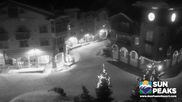 Archiviertes Webcam Bild: Village Sun Peaks am 26 Feb 2026 um 14:48 Uhr