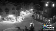 Archiviertes Webcam Bild: Village Sun Peaks am 26 Feb 2026 um 10:48 Uhr