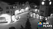 Archiviertes Webcam Bild: Village Sun Peaks am 11.10.2026 um 14:58 Uhr