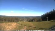 Archiviertes Webcam Bild: Schmiedefeld am Rennsteig: Blick auf die Piste am 28.05.2026 um 18:29 Uhr