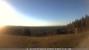 Archiviertes Webcam Bild: Schmiedefeld am Rennsteig: Blick auf die Piste am 29.05.2026 um 06:02 Uhr