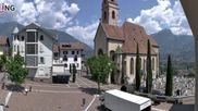 Archiviertes Webcam Bild: Kirchenplatz Marling am 24.06.2026 um 12:07 Uhr