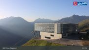 Archiviertes Webcam Bild: Sölden: Bergstation Giggijochbahn am 05.08.2026 um 07:15 Uhr