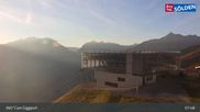 Archiviertes Webcam Bild: Sölden: Bergstation Giggijochbahn am 01.10.2026 um 08:16 Uhr