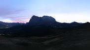Archived webcam image showing Alpe di Siusi: Goldknopf on 15 Oct 2026 at 06:28