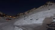 Archived webcam image showing Grand Tourmalet - Espade and Béarnais on 27 Feb 2026 at 02:22