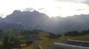 Archiviertes Webcam Bild: Alta Badia: Ausblick von der Bioch Hütte am 23.07.2026 um 07:04 Uhr
