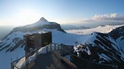 Archiviertes Webcam Bild: Peak Walk Hängebrücke Glacier 3000 am 25.05.2026 um 06:19 Uhr