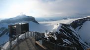 Archiviertes Webcam Bild: Peak Walk Hängebrücke Glacier 3000 am 25.05.2026 um 07:19 Uhr