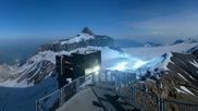 Archiviertes Webcam Bild: Peak Walk Hängebrücke Glacier 3000 am 28.05.2026 um 00:04 Uhr