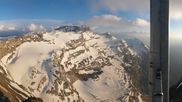 Archiviertes Webcam Bild: Peak Walk Hängebrücke Glacier 3000 am 28.05.2026 um 20:28 Uhr